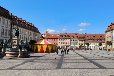 Ein Zirkuszelt für Kinder und Jugendliche